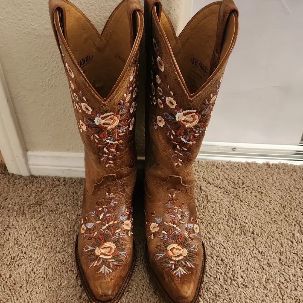 Shyanne Floral Embroidered Tan Heeled Boots - Picture 4 of 6